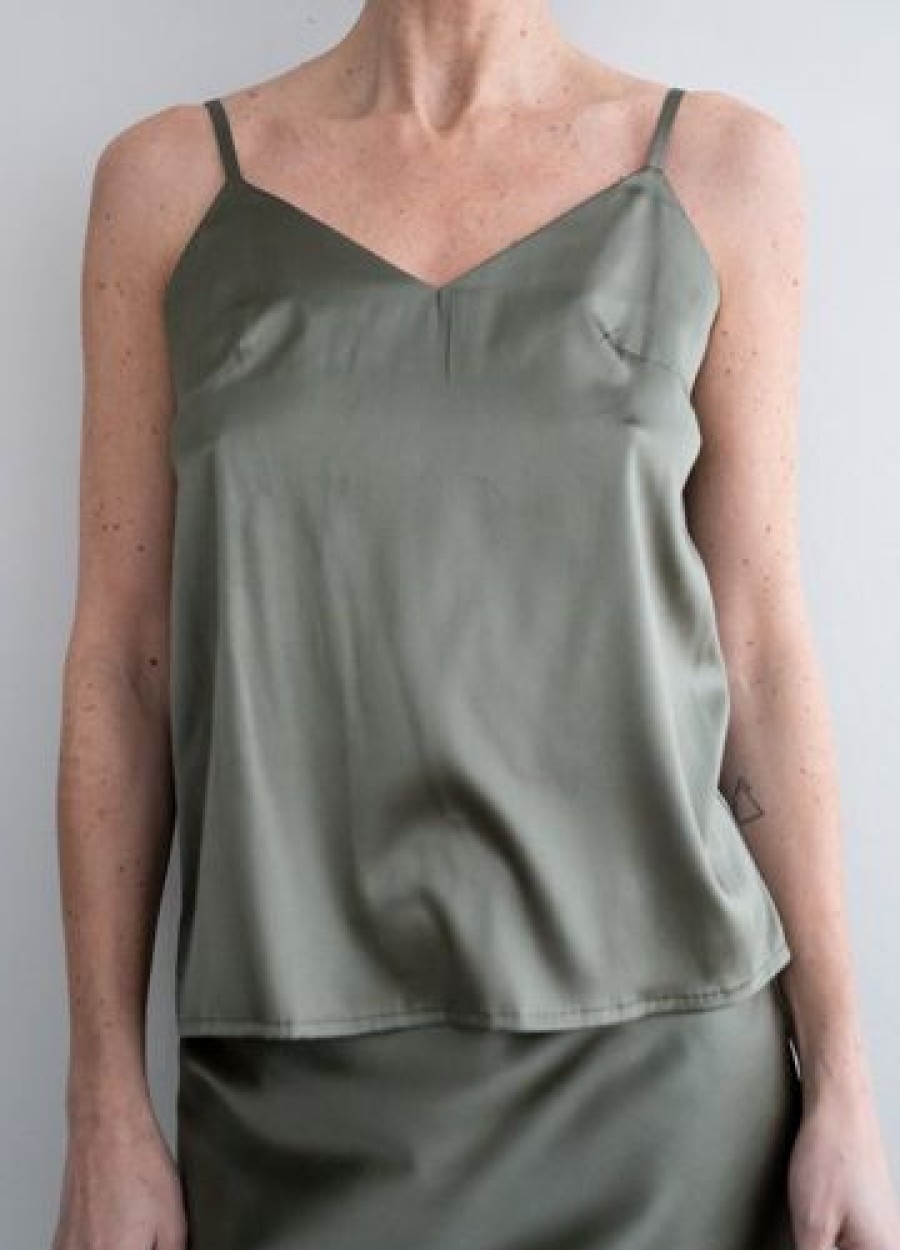 Gauhar Helsinki Juhlavaatteet | Gauhar - Silkkitoppi V-Neck, Green